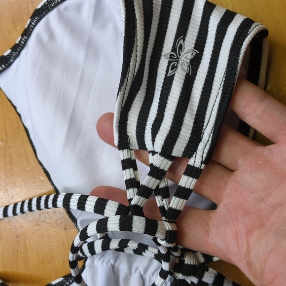 Quintsoul NWOT Striped Mid Rise Bottoms/Crossback Bralette Top Size Small - Picture 9 of 9